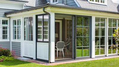 Варианты остекления крыльца