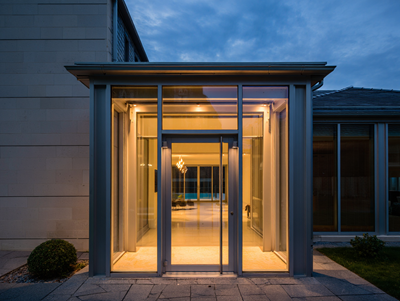 Остекление входной группы